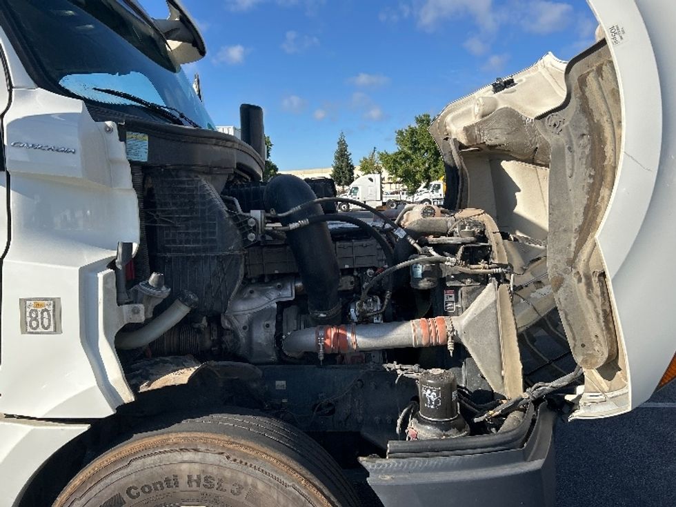 Day Cab Tractor-Heavy Duty Tractors-Freightliner-2019-T12664ST-Ceres-CA-354,631\n\t\tmiles-$ 50,500 - Image 15