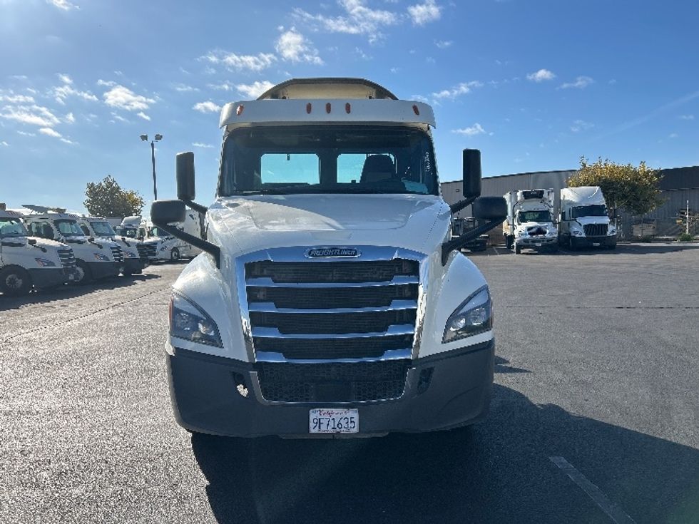 Day Cab Tractor-Heavy Duty Tractors-Freightliner-2019-T12664ST-Ceres-CA-354,631\n\t\tmiles-$ 50,500 - Image 2