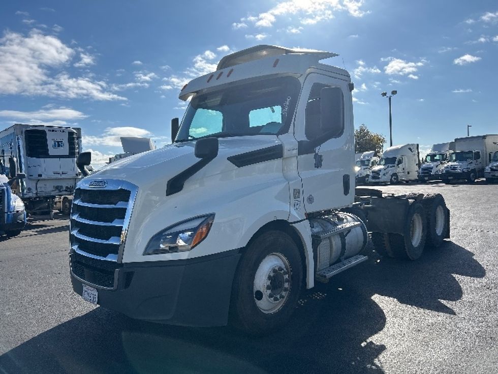 Day Cab Tractor-Heavy Duty Tractors-Freightliner-2019-T12664ST-Ceres-CA-354,631\n\t\tmiles-$ 50,500 - Image 3