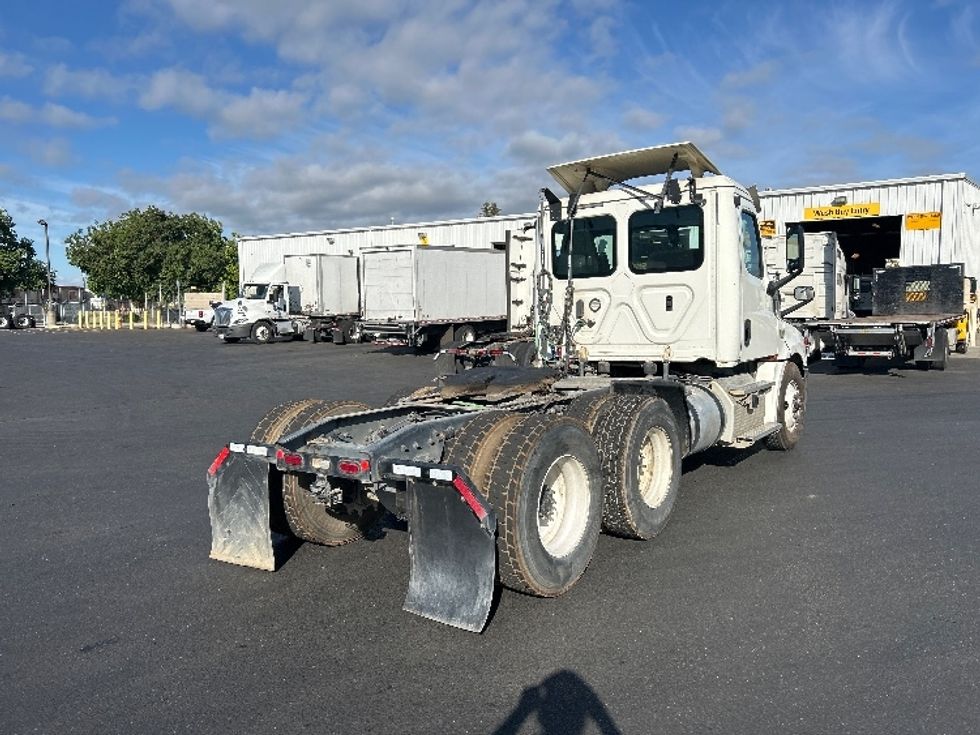 Day Cab Tractor-Heavy Duty Tractors-Freightliner-2019-T12664ST-Ceres-CA-354,631\n\t\tmiles-$ 50,500 - Image 7