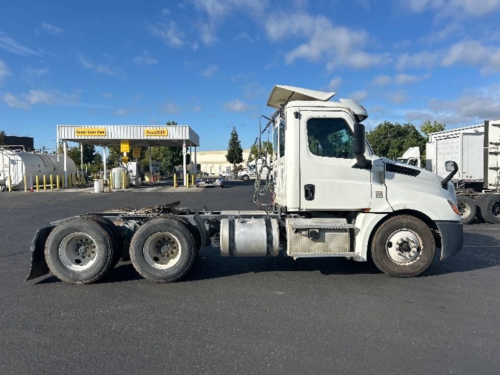 Day Cab Tractor-Heavy Duty Tractors-Freightliner-2019-T12664ST-Ceres-CA-354,631\n\t\tmiles-$ 50,500 - Image 8