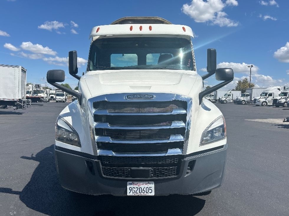 Day Cab Tractor-Heavy Duty Tractors-Freightliner-2019-T12664ST-Ceres-CA-356,799\n\t\tmiles-$ 50,500 - Image 2