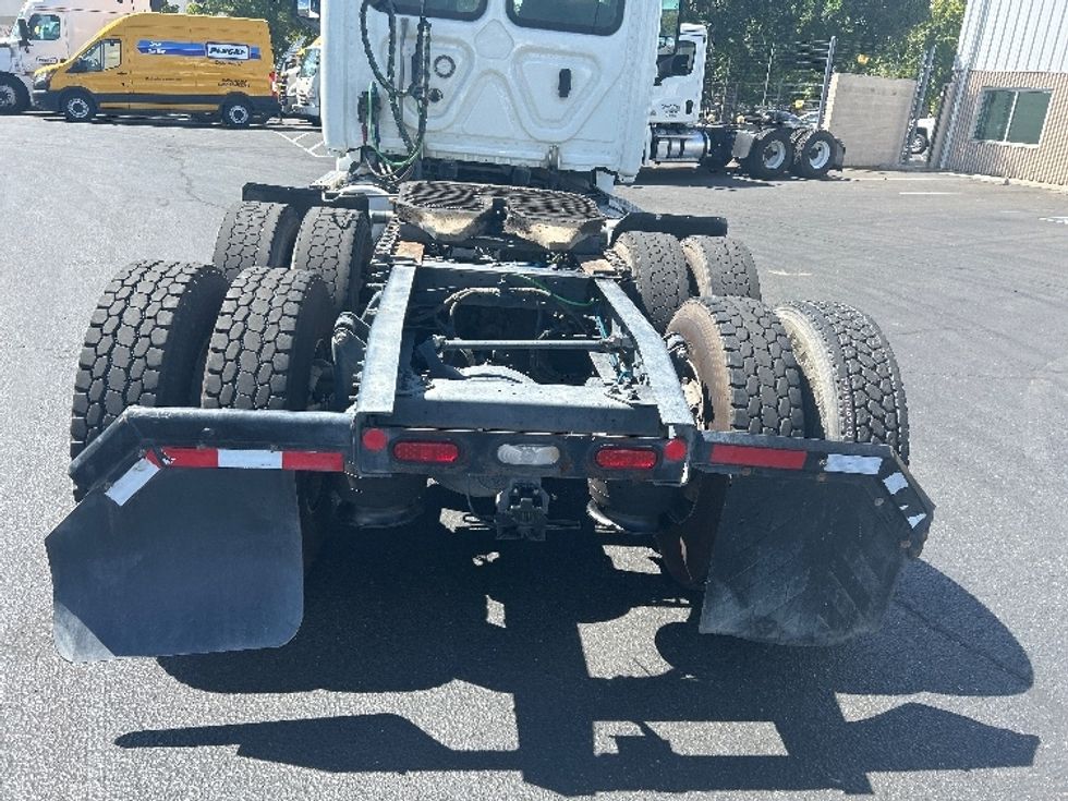 Day Cab Tractor-Heavy Duty Tractors-Freightliner-2019-T12664ST-Ceres-CA-356,799\n\t\tmiles-$ 50,500 - Image 6