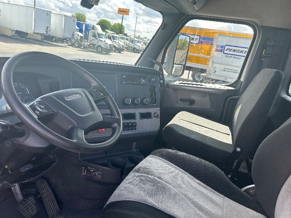 Day Cab Tractor-Heavy Duty Tractors-Freightliner-2019-T12664ST-Ceres-CA-357,113\n\t\tmiles-$ 50,750 - Image 10