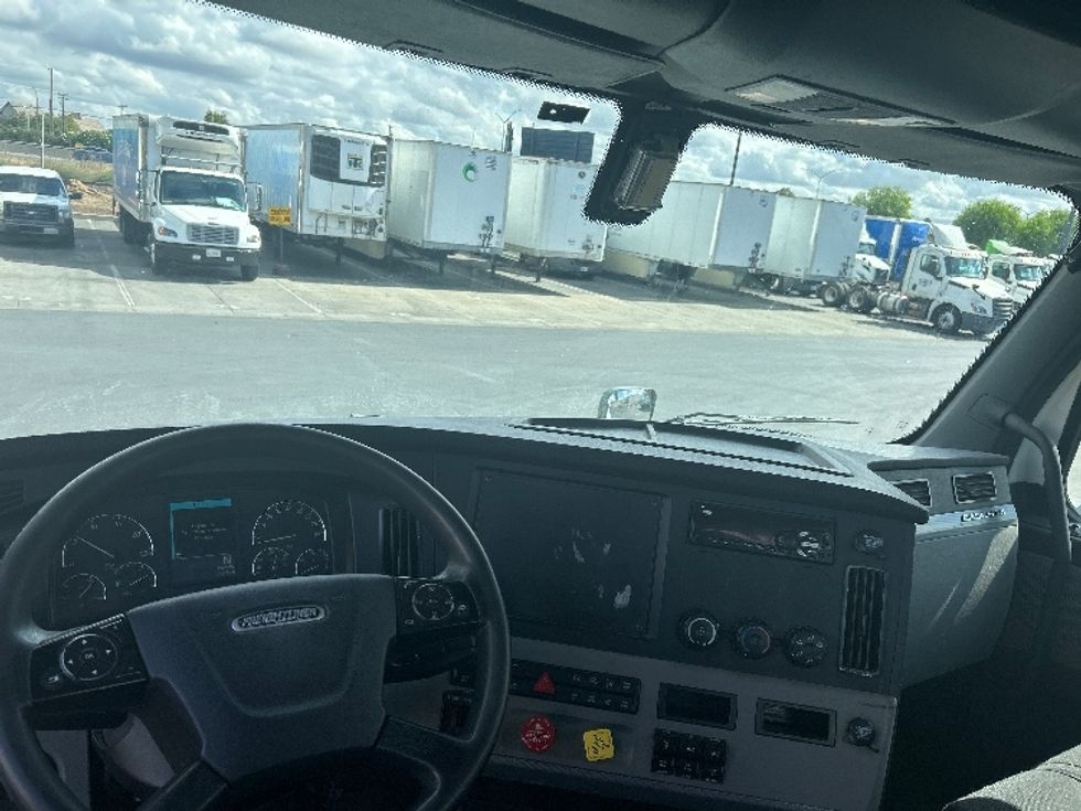 Day Cab Tractor-Heavy Duty Tractors-Freightliner-2019-T12664ST-Ceres-CA-357,113\n\t\tmiles-$ 50,750 - Image 11