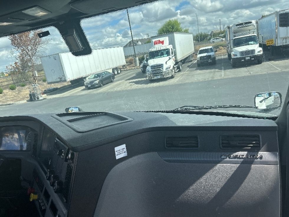 Day Cab Tractor-Heavy Duty Tractors-Freightliner-2019-T12664ST-Ceres-CA-357,113\n\t\tmiles-$ 50,750 - Image 13