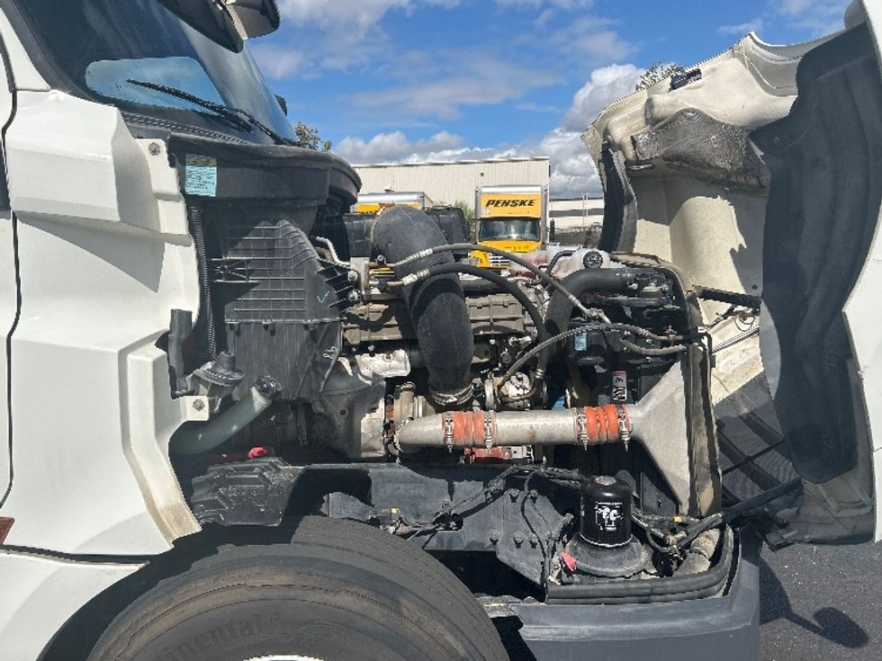 Day Cab Tractor-Heavy Duty Tractors-Freightliner-2019-T12664ST-Ceres-CA-357,113\n\t\tmiles-$ 50,750 - Image 15