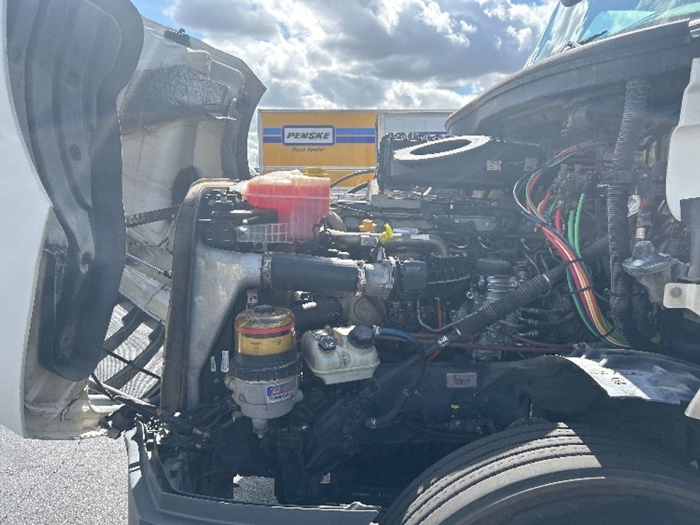 Day Cab Tractor-Heavy Duty Tractors-Freightliner-2019-T12664ST-Ceres-CA-357,113\n\t\tmiles-$ 50,750 - Image 16