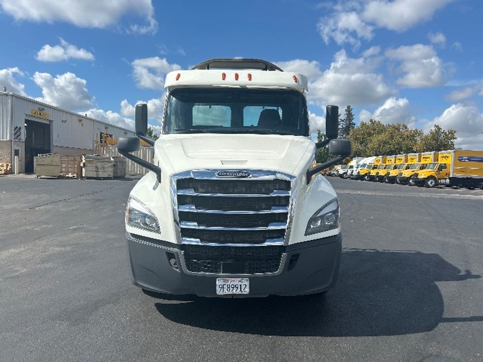 Day Cab Tractor-Heavy Duty Tractors-Freightliner-2019-T12664ST-Ceres-CA-357,113\n\t\tmiles-$ 50,750 - Image 2