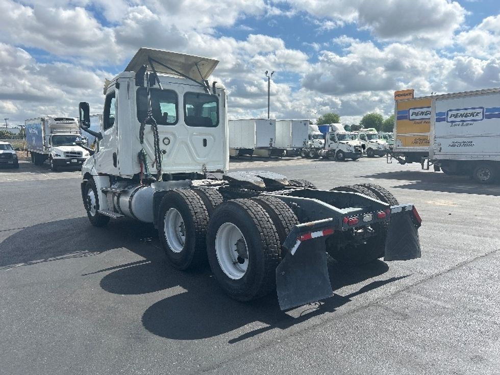 Day Cab Tractor-Heavy Duty Tractors-Freightliner-2019-T12664ST-Ceres-CA-357,113\n\t\tmiles-$ 50,750 - Image 5
