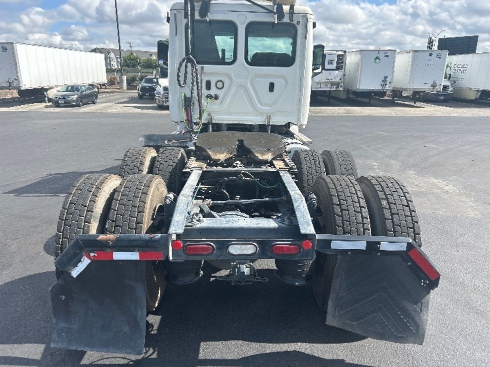 Day Cab Tractor-Heavy Duty Tractors-Freightliner-2019-T12664ST-Ceres-CA-357,113\n\t\tmiles-$ 50,750 - Image 6