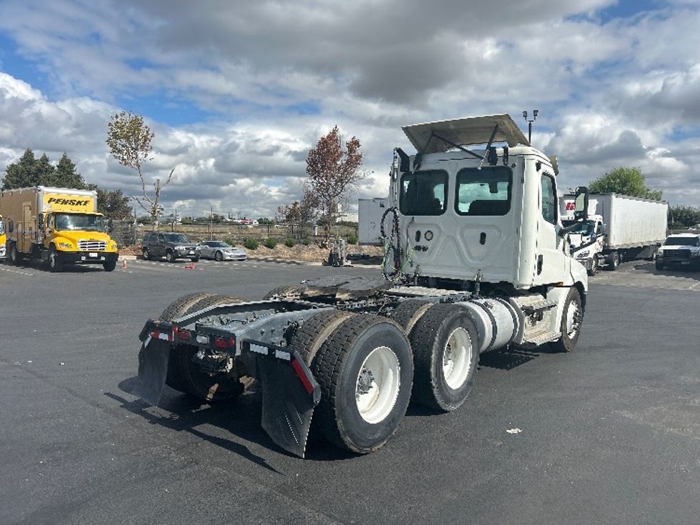 Day Cab Tractor-Heavy Duty Tractors-Freightliner-2019-T12664ST-Ceres-CA-357,113\n\t\tmiles-$ 50,750 - Image 7