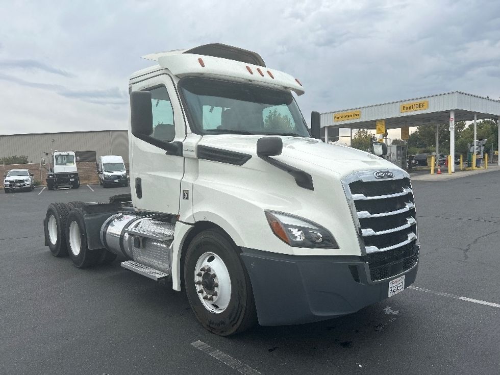 Day Cab Tractor-Heavy Duty Tractors-Freightliner-2019-T12664ST-Ceres-CA-362,328\n\t\tmiles-$ 47,250 - Image 1