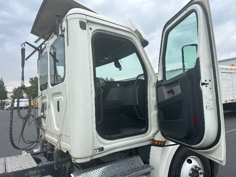 Day Cab Tractor-Heavy Duty Tractors-Freightliner-2019-T12664ST-Ceres-CA-362,328\n\t\tmiles-$ 47,250 - Image 12