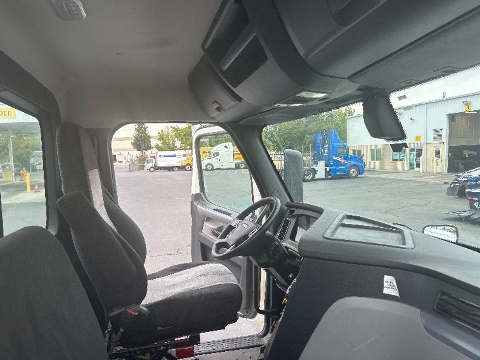 Day Cab Tractor-Heavy Duty Tractors-Freightliner-2019-T12664ST-Ceres-CA-362,328\n\t\tmiles-$ 47,250 - Image 14