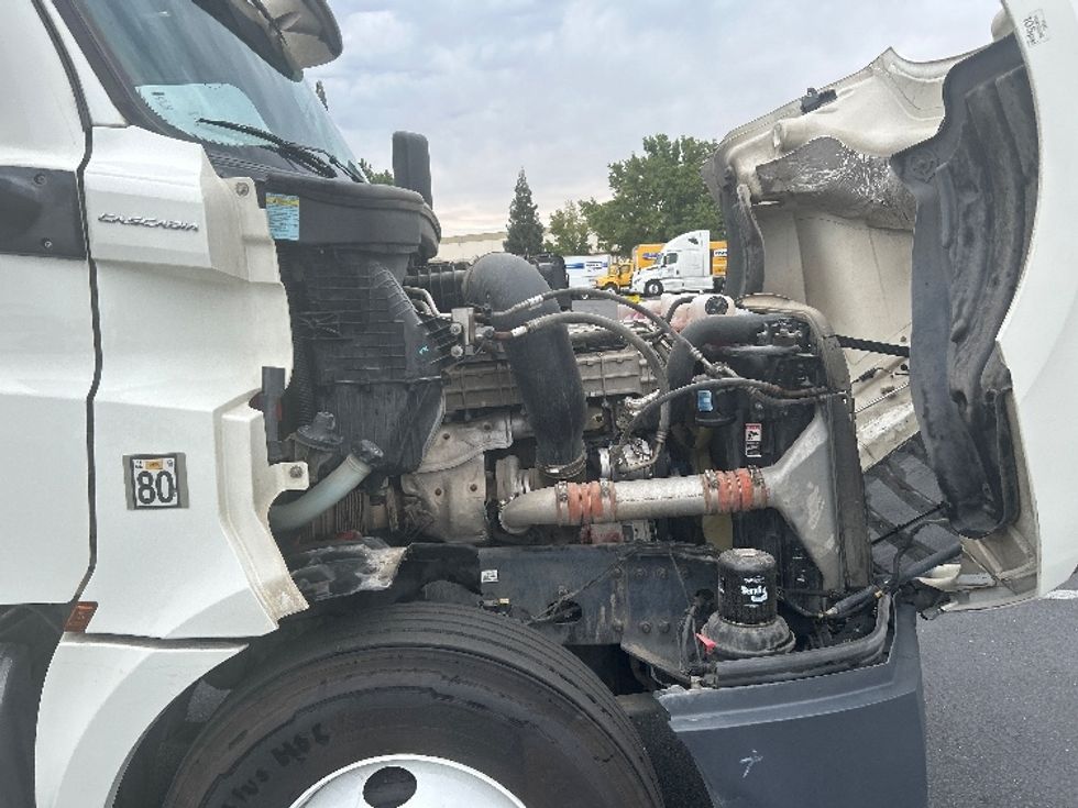 Day Cab Tractor-Heavy Duty Tractors-Freightliner-2019-T12664ST-Ceres-CA-362,328\n\t\tmiles-$ 47,250 - Image 15