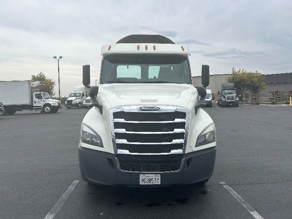 Day Cab Tractor-Heavy Duty Tractors-Freightliner-2019-T12664ST-Ceres-CA-362,328\n\t\tmiles-$ 47,250 - Image 2