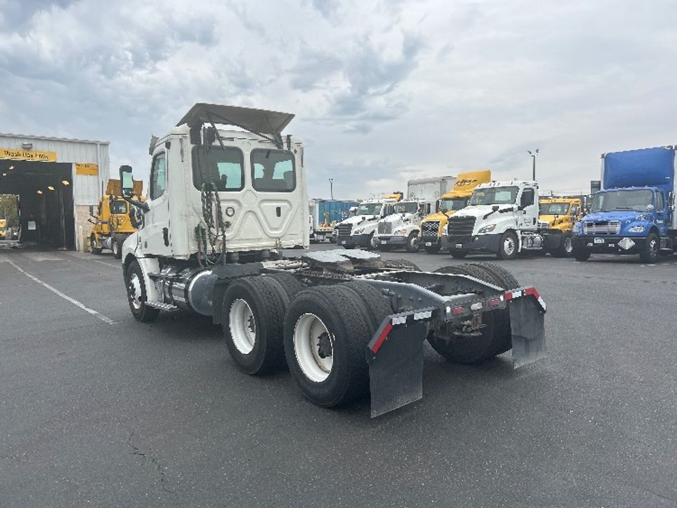 Day Cab Tractor-Heavy Duty Tractors-Freightliner-2019-T12664ST-Ceres-CA-362,328\n\t\tmiles-$ 47,250 - Image 5