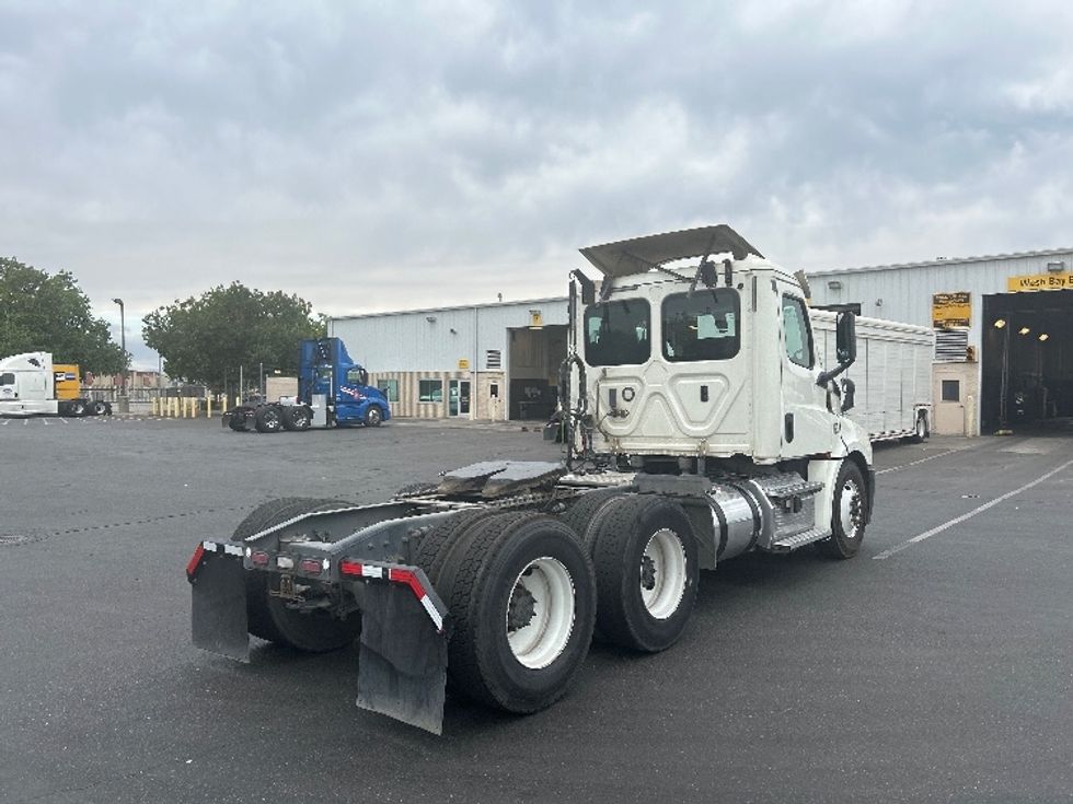 Day Cab Tractor-Heavy Duty Tractors-Freightliner-2019-T12664ST-Ceres-CA-362,328\n\t\tmiles-$ 47,250 - Image 7