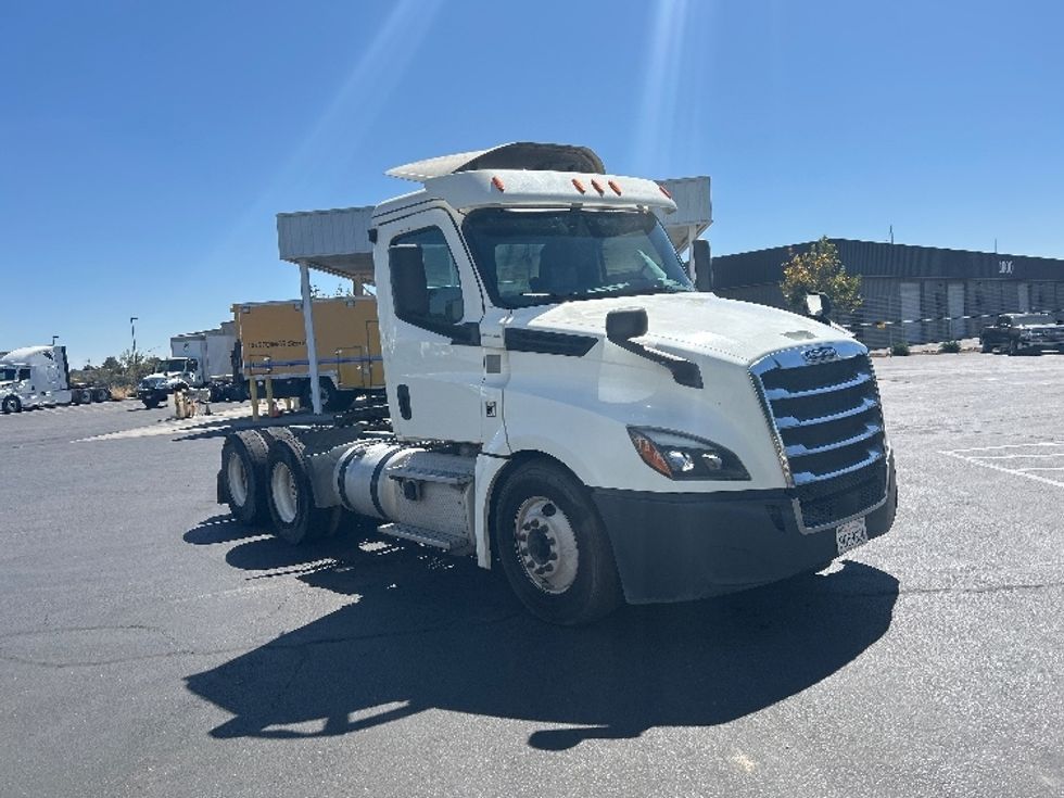 Day Cab Tractor-Heavy Duty Tractors-Freightliner-2019-T12664ST-Ceres-CA-371,321\n\t\tmiles-$ 46,750 - Image 1
