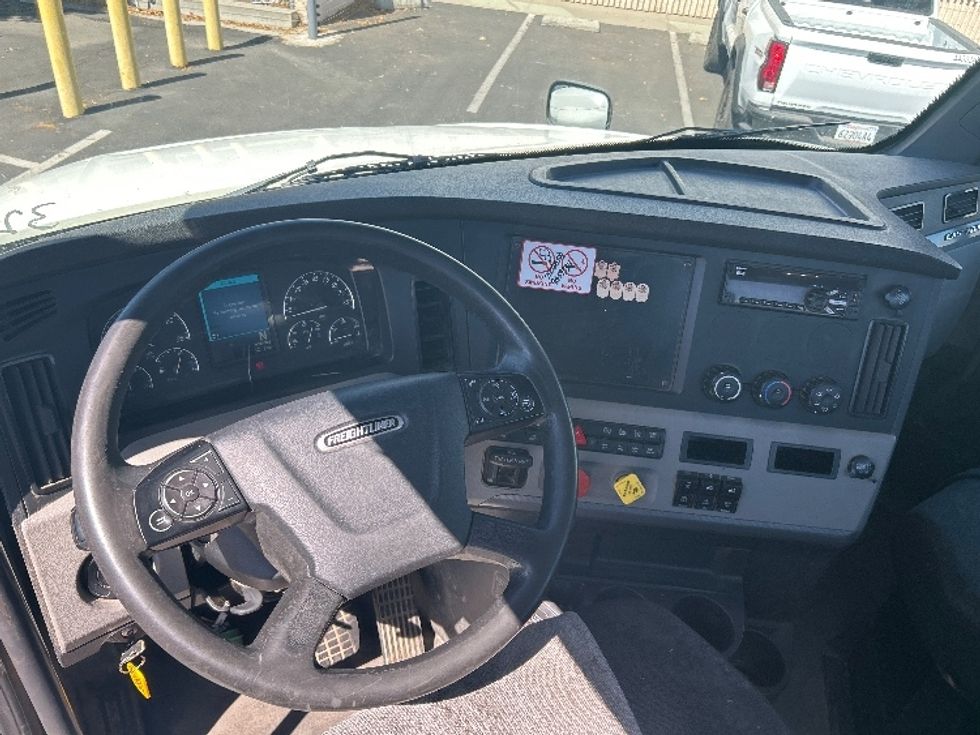 Day Cab Tractor-Heavy Duty Tractors-Freightliner-2019-T12664ST-Ceres-CA-371,321\n\t\tmiles-$ 46,750 - Image 11