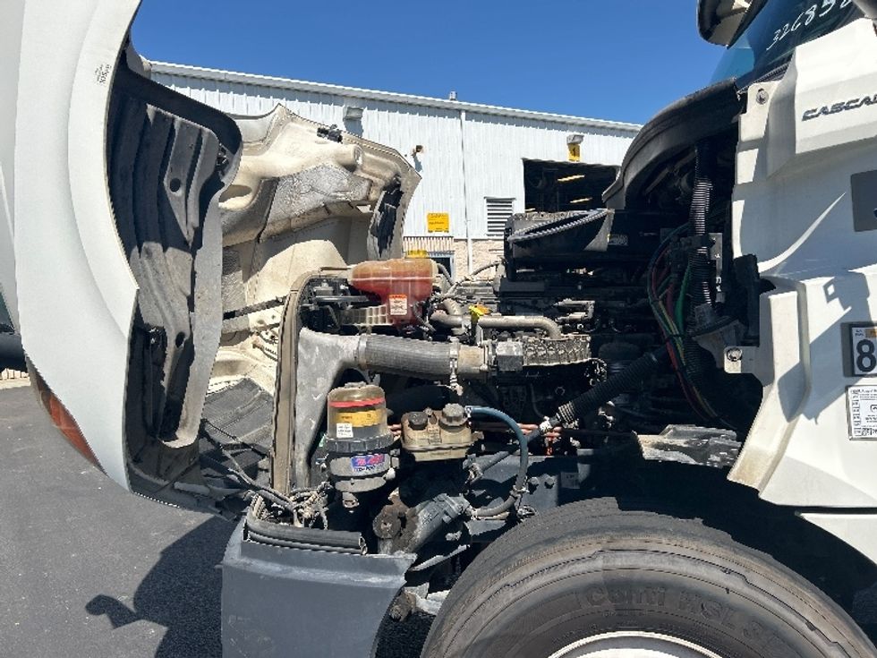 Day Cab Tractor-Heavy Duty Tractors-Freightliner-2019-T12664ST-Ceres-CA-371,321\n\t\tmiles-$ 46,750 - Image 16