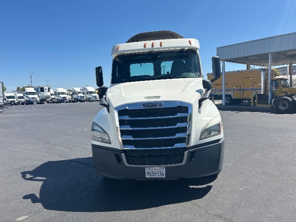 Day Cab Tractor-Heavy Duty Tractors-Freightliner-2019-T12664ST-Ceres-CA-371,321\n\t\tmiles-$ 46,750 - Image 2