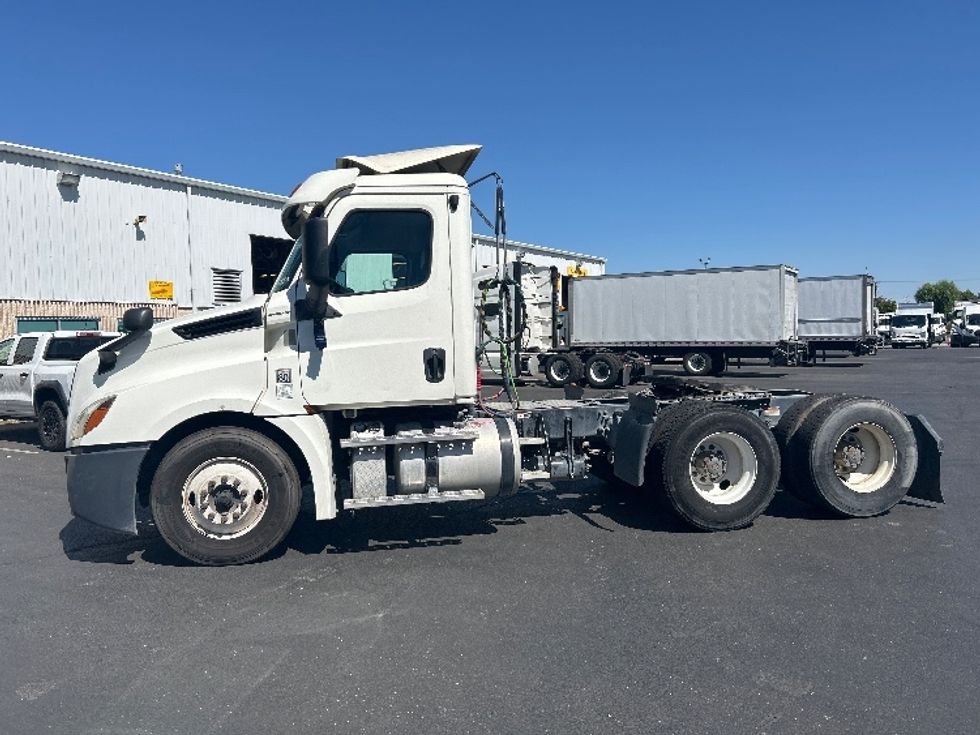Day Cab Tractor-Heavy Duty Tractors-Freightliner-2019-T12664ST-Ceres-CA-371,321\n\t\tmiles-$ 46,750 - Image 4