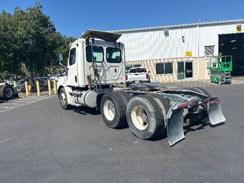 Day Cab Tractor-Heavy Duty Tractors-Freightliner-2019-T12664ST-Ceres-CA-371,321\n\t\tmiles-$ 46,750 - Image 5