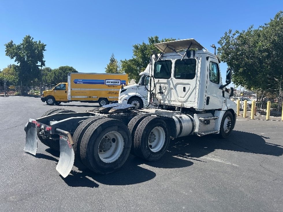 Day Cab Tractor-Heavy Duty Tractors-Freightliner-2019-T12664ST-Ceres-CA-371,321\n\t\tmiles-$ 46,750 - Image 7