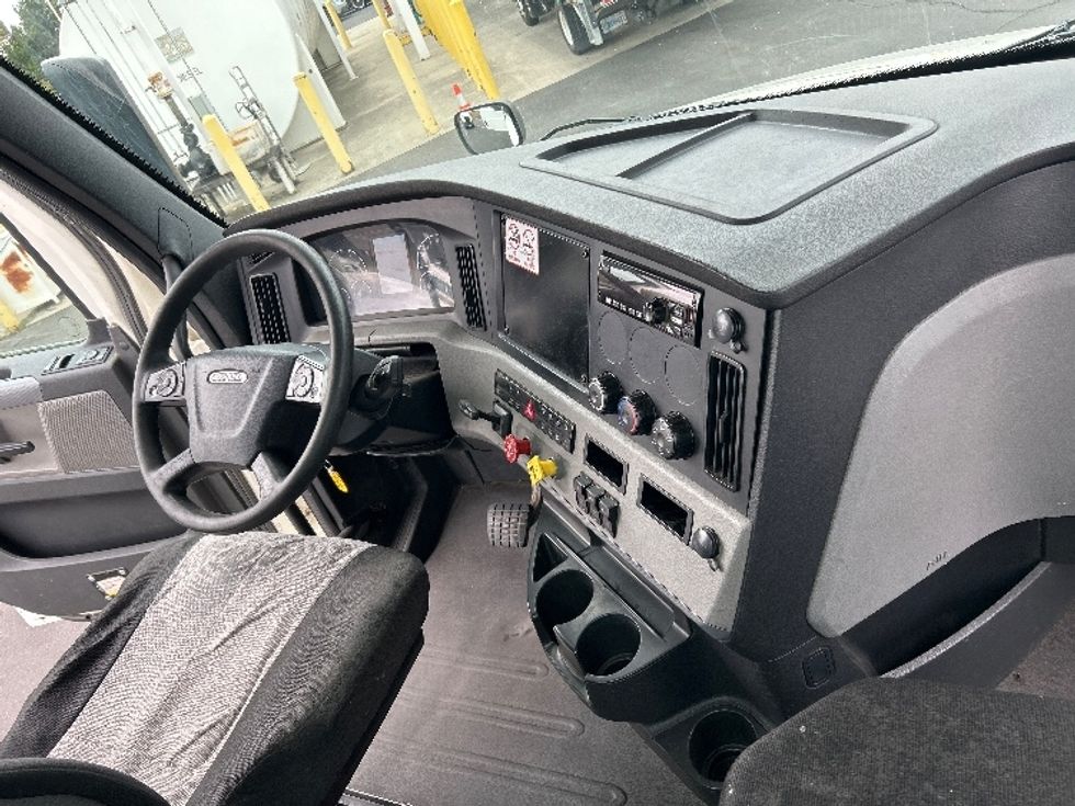 Day Cab Tractor-Heavy Duty Tractors-Freightliner-2019-T12664ST-Ceres-CA-381,876\n\t\tmiles-$ 46,000 - Image 14