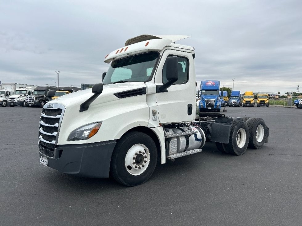 Day Cab Tractor-Heavy Duty Tractors-Freightliner-2019-T12664ST-Ceres-CA-381,876\n\t\tmiles-$ 46,000 - Image 3