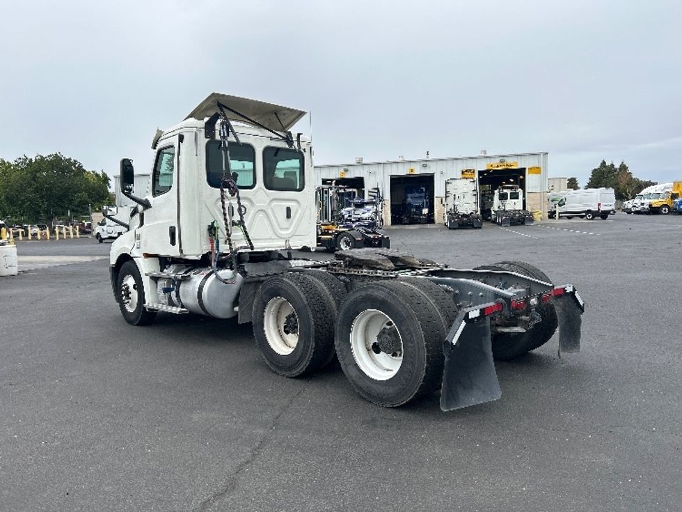 Day Cab Tractor-Heavy Duty Tractors-Freightliner-2019-T12664ST-Ceres-CA-381,876\n\t\tmiles-$ 46,000 - Image 5
