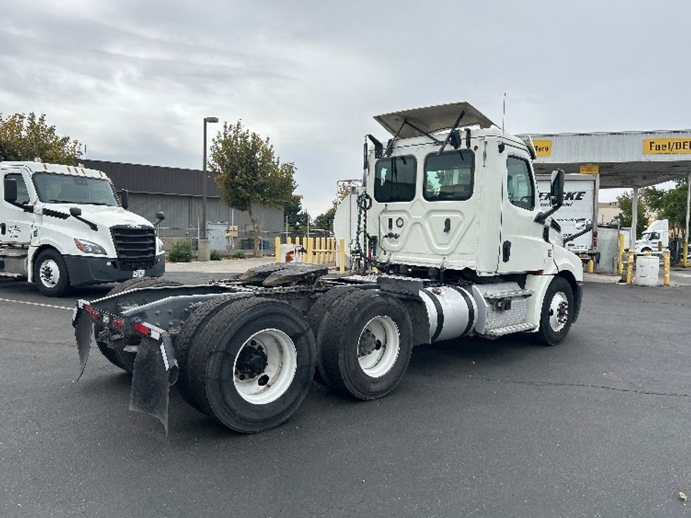 Day Cab Tractor-Heavy Duty Tractors-Freightliner-2019-T12664ST-Ceres-CA-381,876\n\t\tmiles-$ 46,000 - Image 7