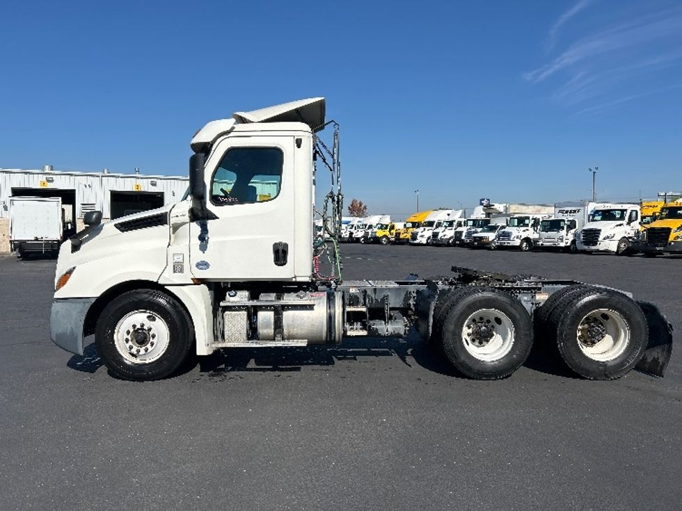 2019 Freightliner Cascadia 126" Day cab photo 4