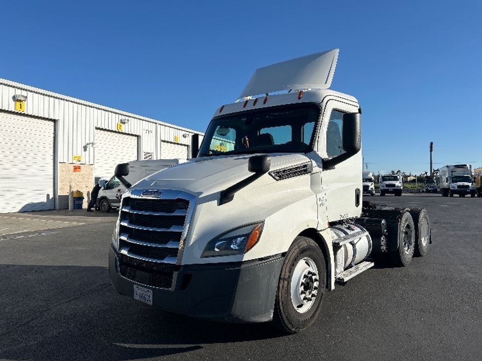 Day Cab Tractor-Heavy Duty Tractors-Freightliner-2019-T12664ST-Ceres-CA-425,365\n\t\tmiles-$ 42,000 - Image 3