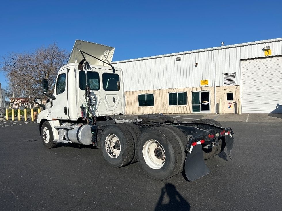 Day Cab Tractor-Heavy Duty Tractors-Freightliner-2019-T12664ST-Ceres-CA-425,365\n\t\tmiles-$ 42,000 - Image 5