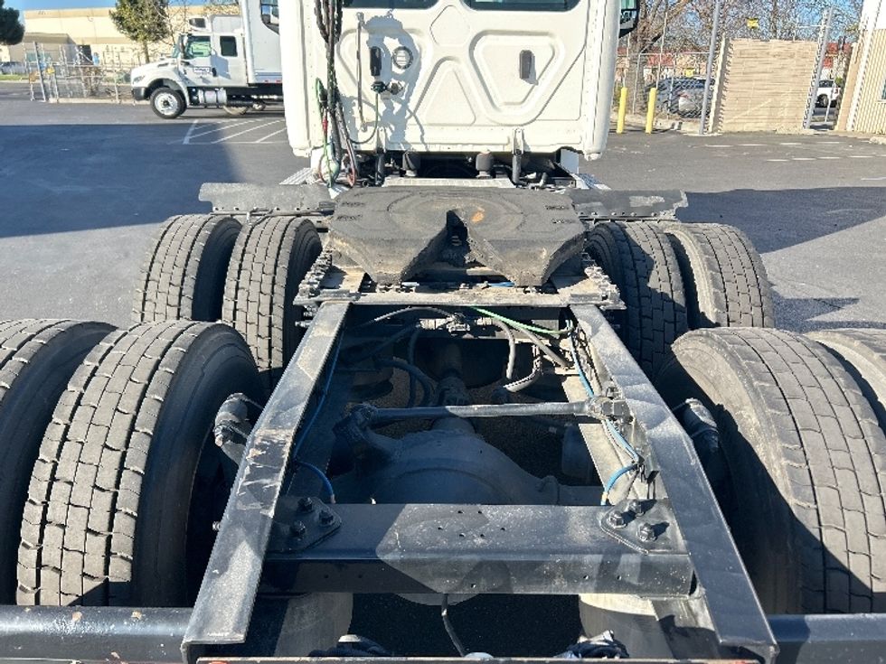 Day Cab Tractor-Heavy Duty Tractors-Freightliner-2019-T12664ST-Ceres-CA-425,365\n\t\tmiles-$ 42,000 - Image 6