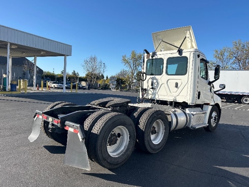 Day Cab Tractor-Heavy Duty Tractors-Freightliner-2019-T12664ST-Ceres-CA-425,365\n\t\tmiles-$ 42,000 - Image 7