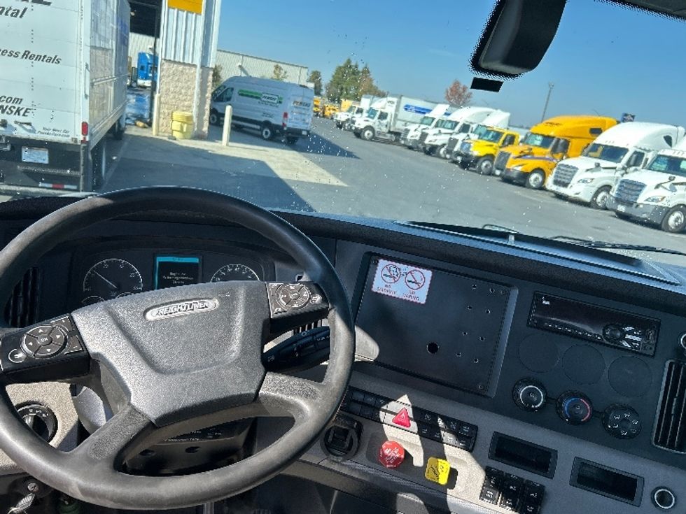 Day Cab Tractor-Heavy Duty Tractors-Freightliner-2019-T12664ST-Ceres-CA-438,830\n\t\tmiles-$ 43,000 - Image 11