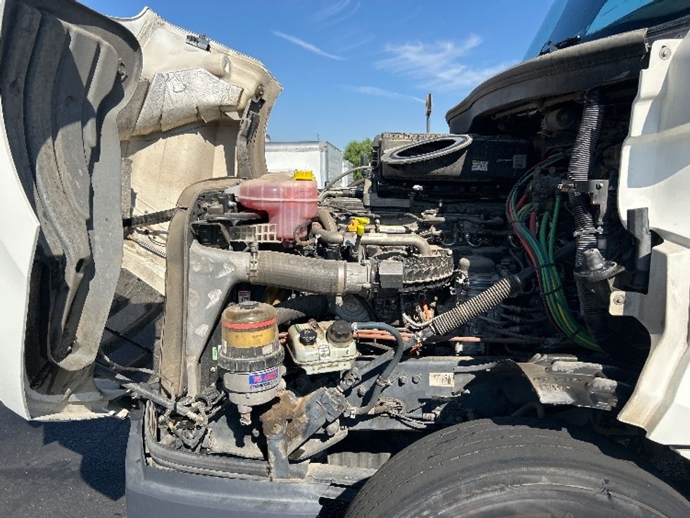 Day Cab Tractor-Heavy Duty Tractors-Freightliner-2019-T12664ST-Ceres-CA-438,830\n\t\tmiles-$ 43,000 - Image 16