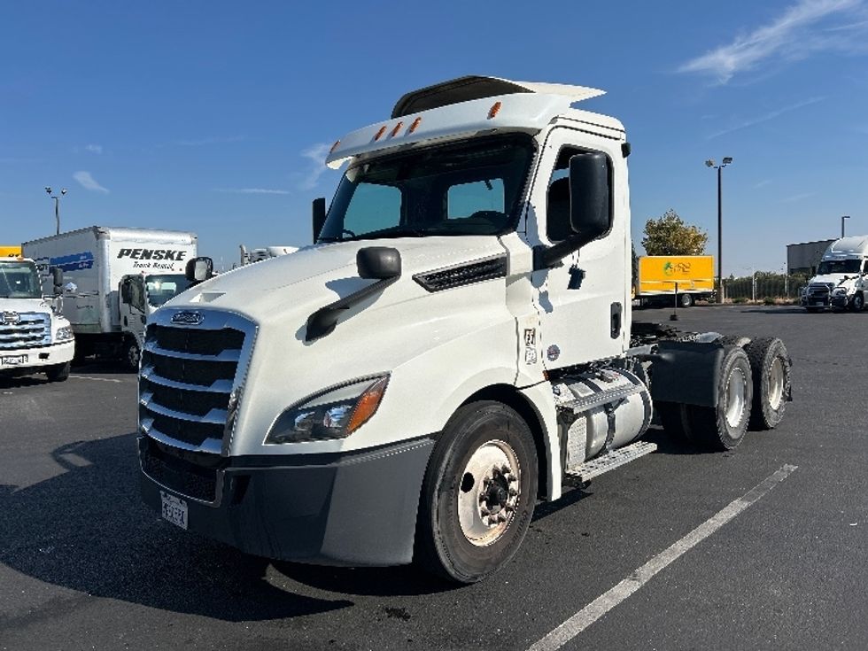Day Cab Tractor-Heavy Duty Tractors-Freightliner-2019-T12664ST-Ceres-CA-438,830\n\t\tmiles-$ 43,000 - Image 3