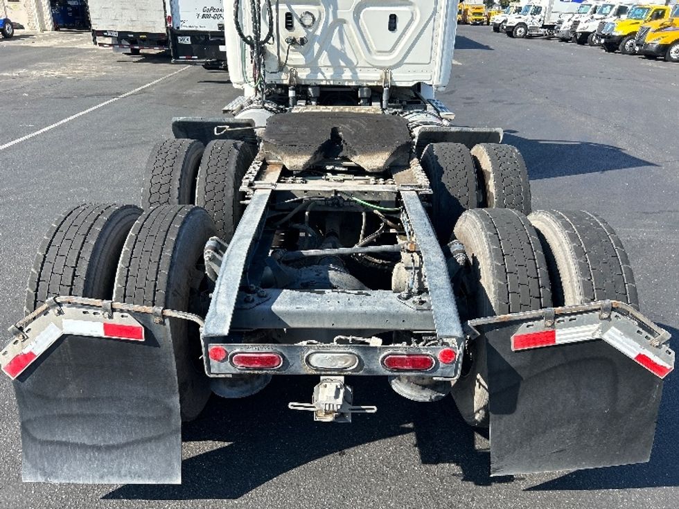 Day Cab Tractor-Heavy Duty Tractors-Freightliner-2019-T12664ST-Ceres-CA-438,830\n\t\tmiles-$ 43,000 - Image 6