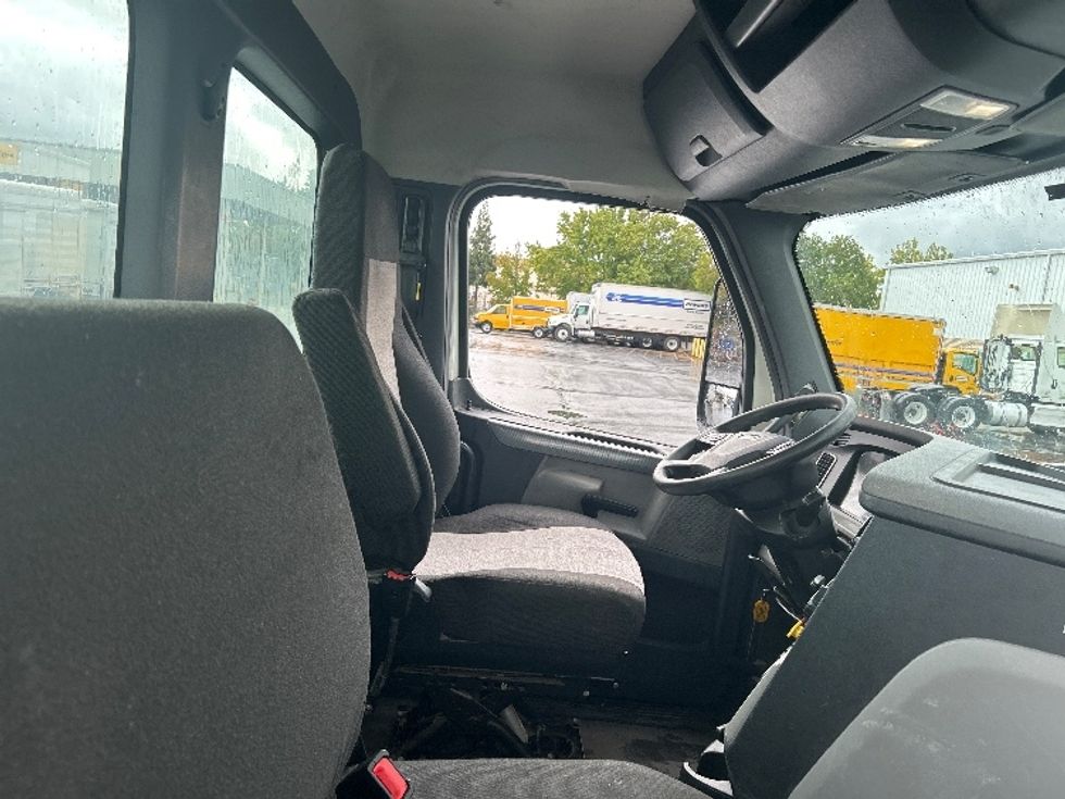Day Cab Tractor-Heavy Duty Tractors-Freightliner-2019-T12664ST-Ceres-CA-451,377\n\t\tmiles-$ 42,250 - Image 14