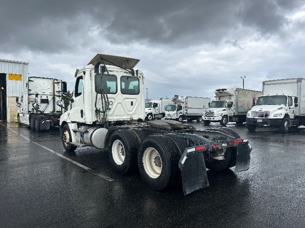 Day Cab Tractor-Heavy Duty Tractors-Freightliner-2019-T12664ST-Ceres-CA-451,377\n\t\tmiles-$ 42,250 - Image 5