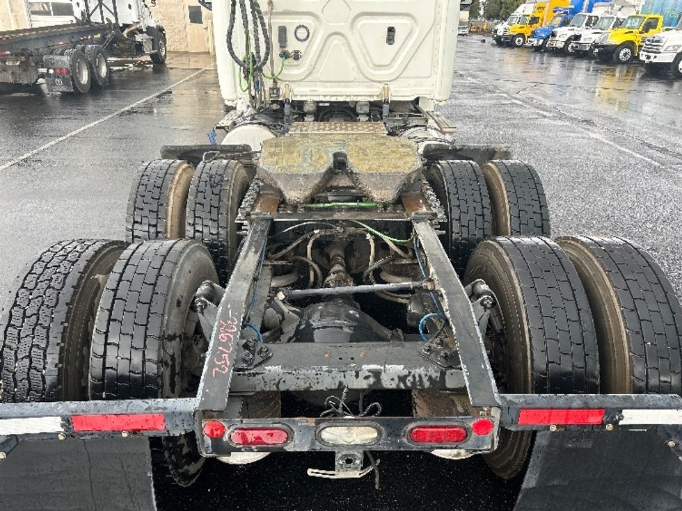 Day Cab Tractor-Heavy Duty Tractors-Freightliner-2019-T12664ST-Ceres-CA-451,377\n\t\tmiles-$ 42,250 - Image 6