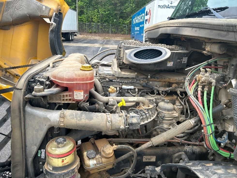 Day Cab Tractor-Heavy Duty Tractors-Freightliner-2019-T12664ST-Charlotte-NC-140,090\n\t\tmiles-$ 71,000 - Image 16