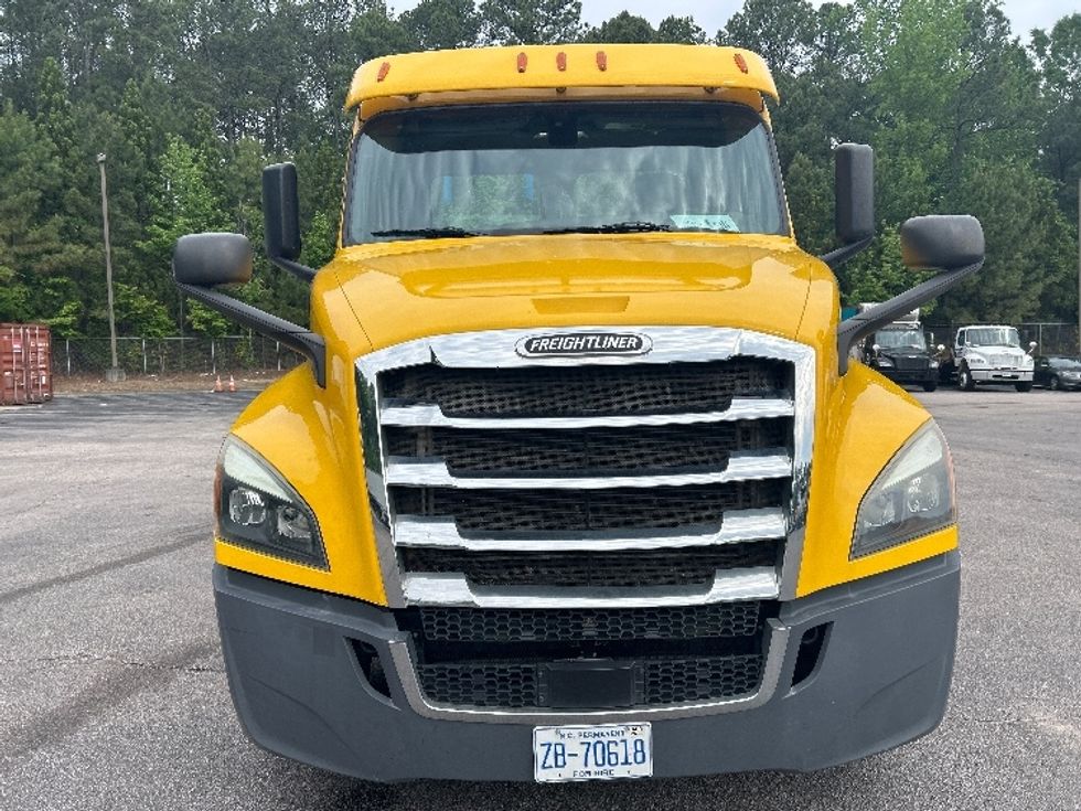 Day Cab Tractor-Heavy Duty Tractors-Freightliner-2019-T12664ST-Charlotte-NC-140,090\n\t\tmiles-$ 71,000 - Image 2