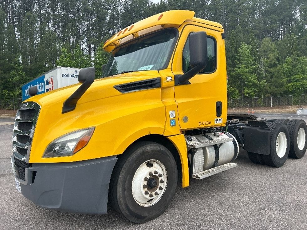 Day Cab Tractor-Heavy Duty Tractors-Freightliner-2019-T12664ST-Charlotte-NC-140,090\n\t\tmiles-$ 71,000 - Image 3