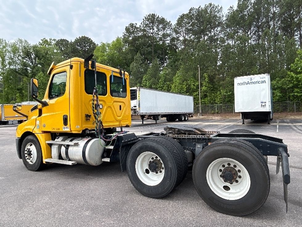 Day Cab Tractor-Heavy Duty Tractors-Freightliner-2019-T12664ST-Charlotte-NC-140,090\n\t\tmiles-$ 71,000 - Image 5